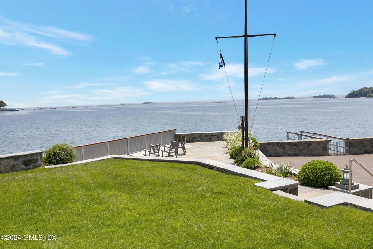 Exterior, Lake