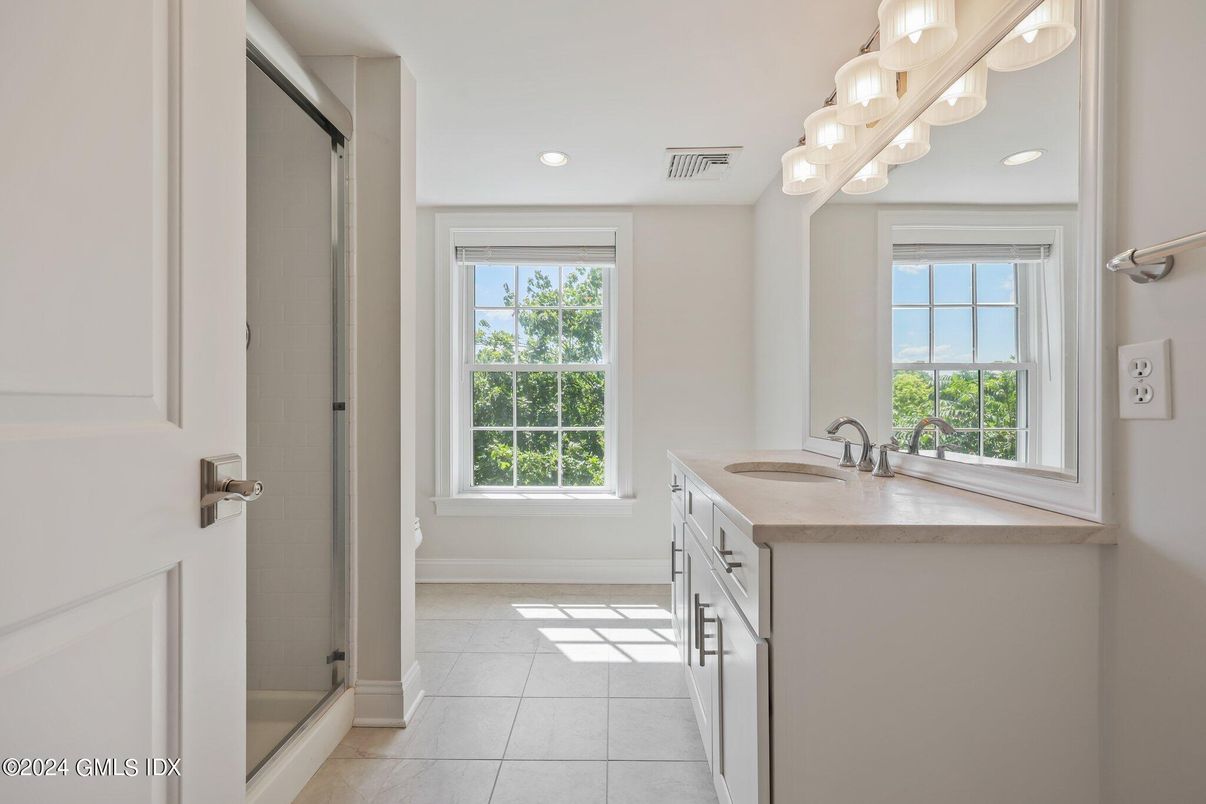 Bathroom, Interior, Recessed Lighting