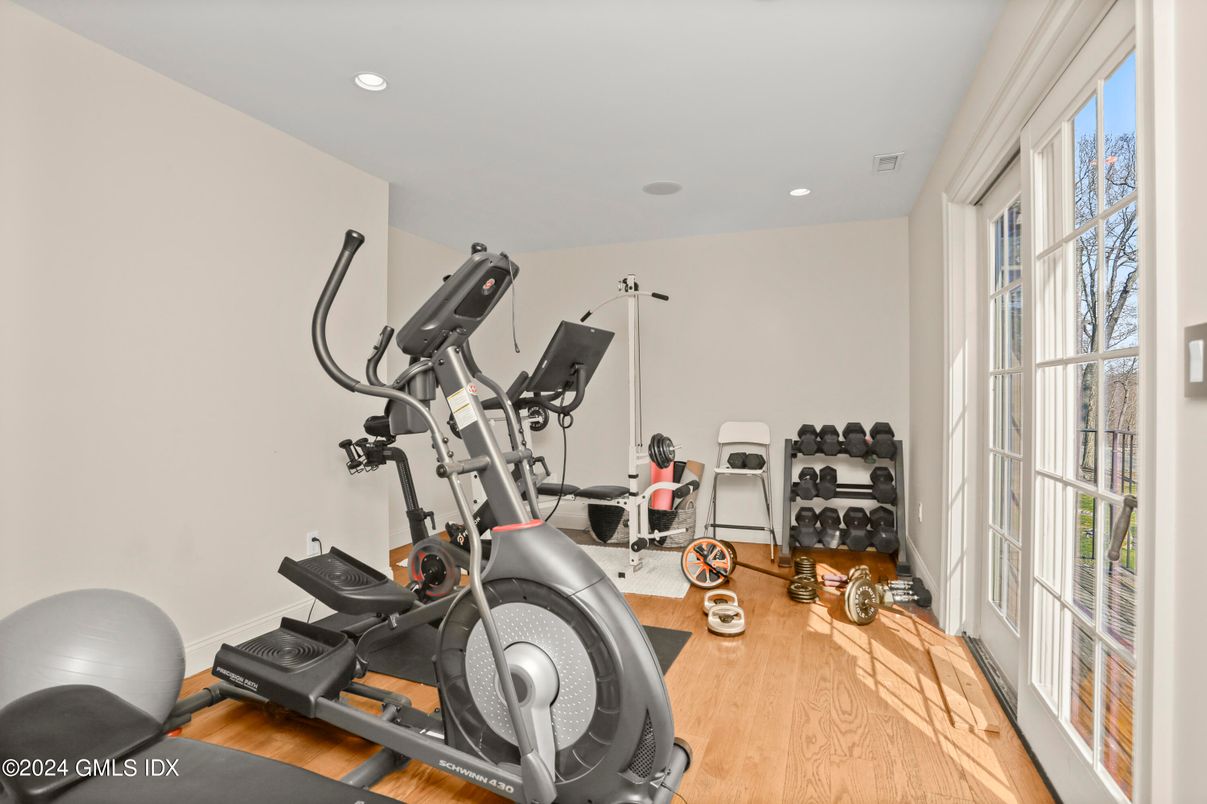 Fitness Equipment, Interior, Recessed Lighting, Wood Texture Flooring