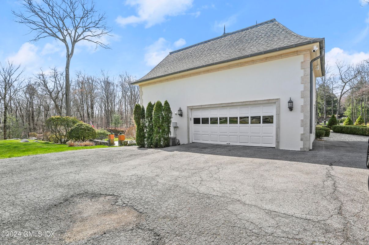 Detached Garage, Exterior