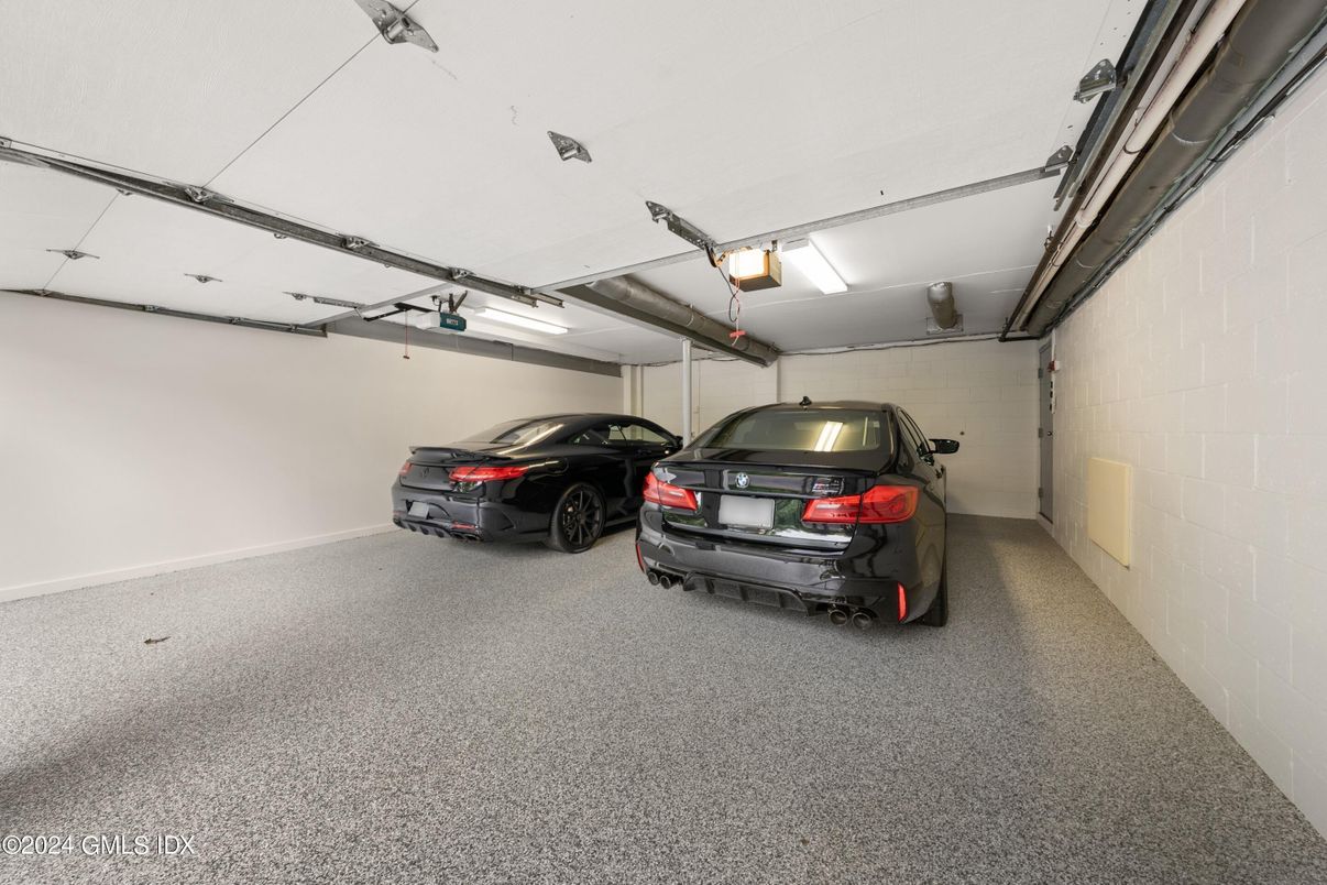 Garage, Interior