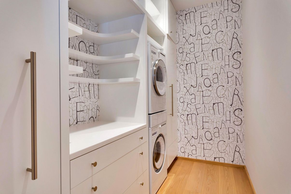 Interior, Utility Closets, Washer, Wood Texture Flooring