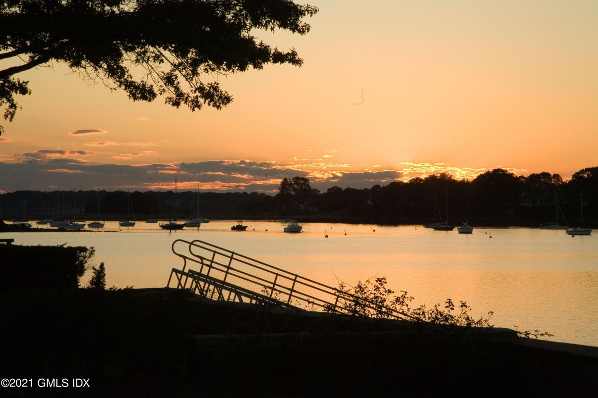 Exterior, Lake