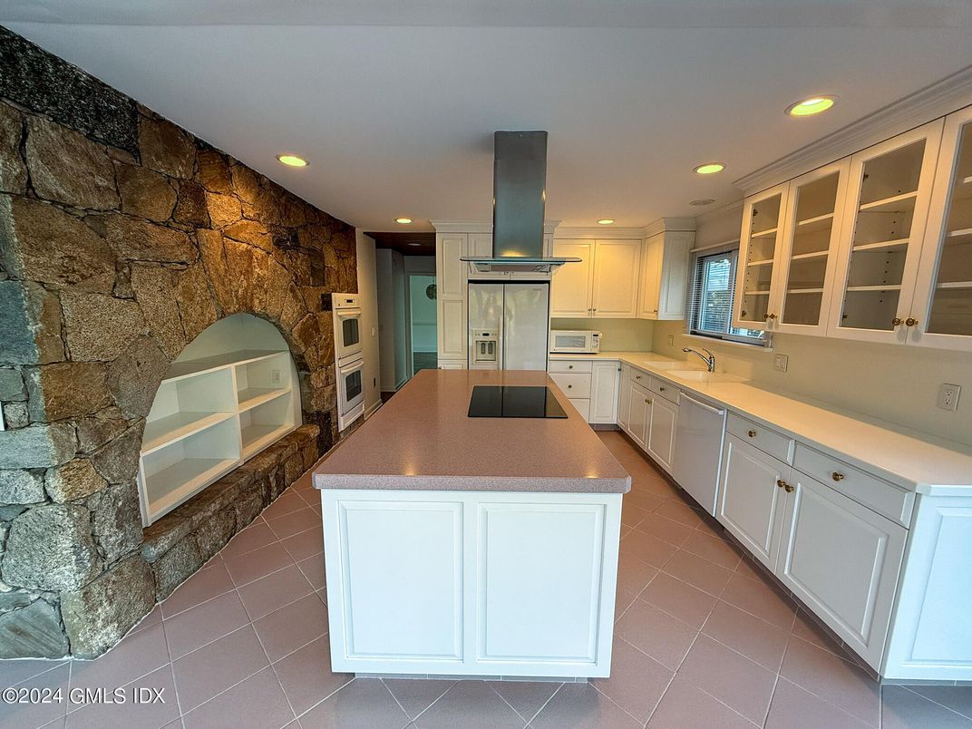 Interior, Kitchen, Recessed Lighting, Stone Walls