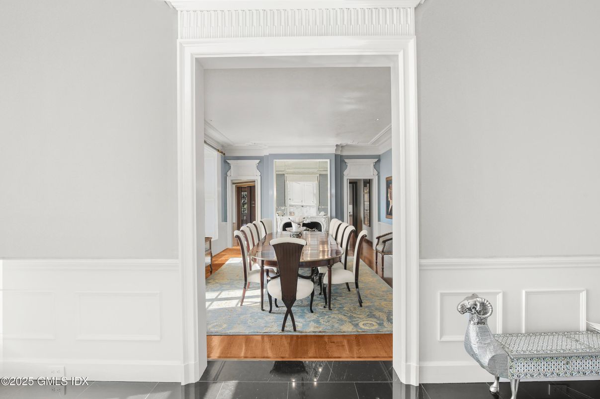Dining room, Interior