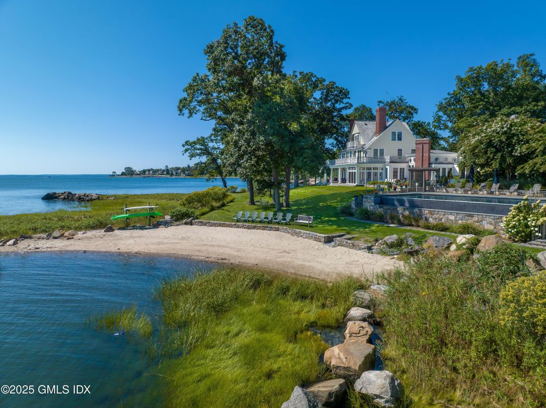 Exterior, Lake