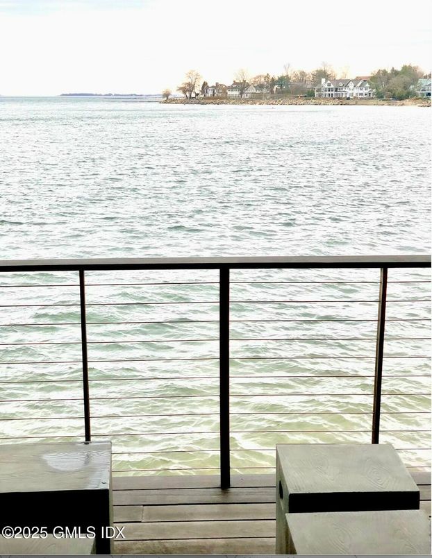 Exterior, Lake
