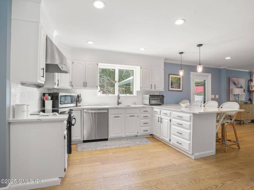 Dining room, Interior, Kitchen, Pendant Lights, Recessed Lighting, Stainless Steel Appliances, Wood Texture Flooring