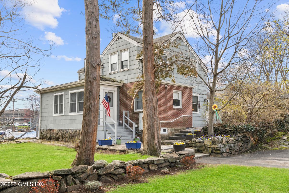 Exterior, Facade, Brick Facade, Raised Ranch
