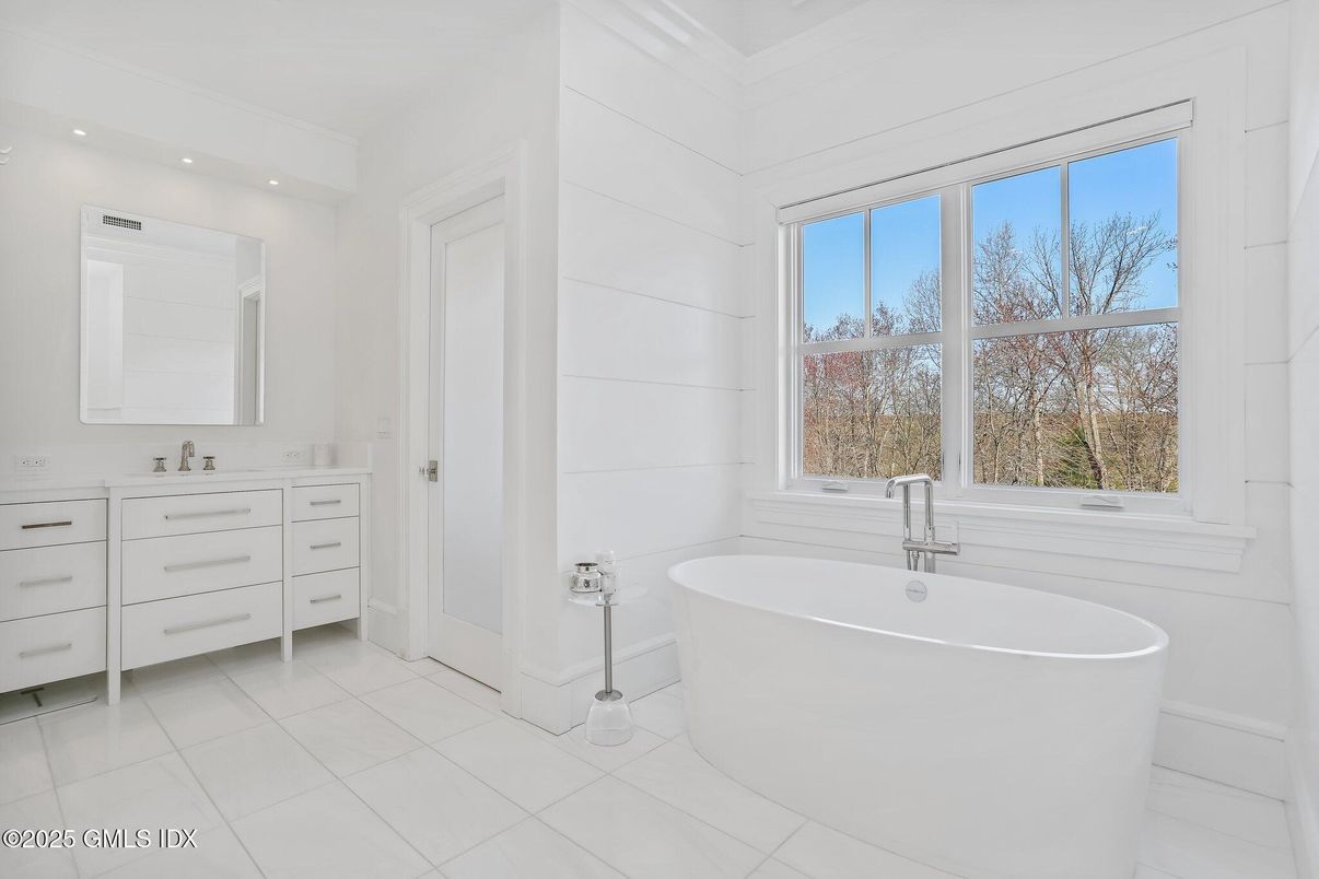 Bathroom, Dual Sink Vanities, Free Standing Baths, Interior, Recessed Lighting