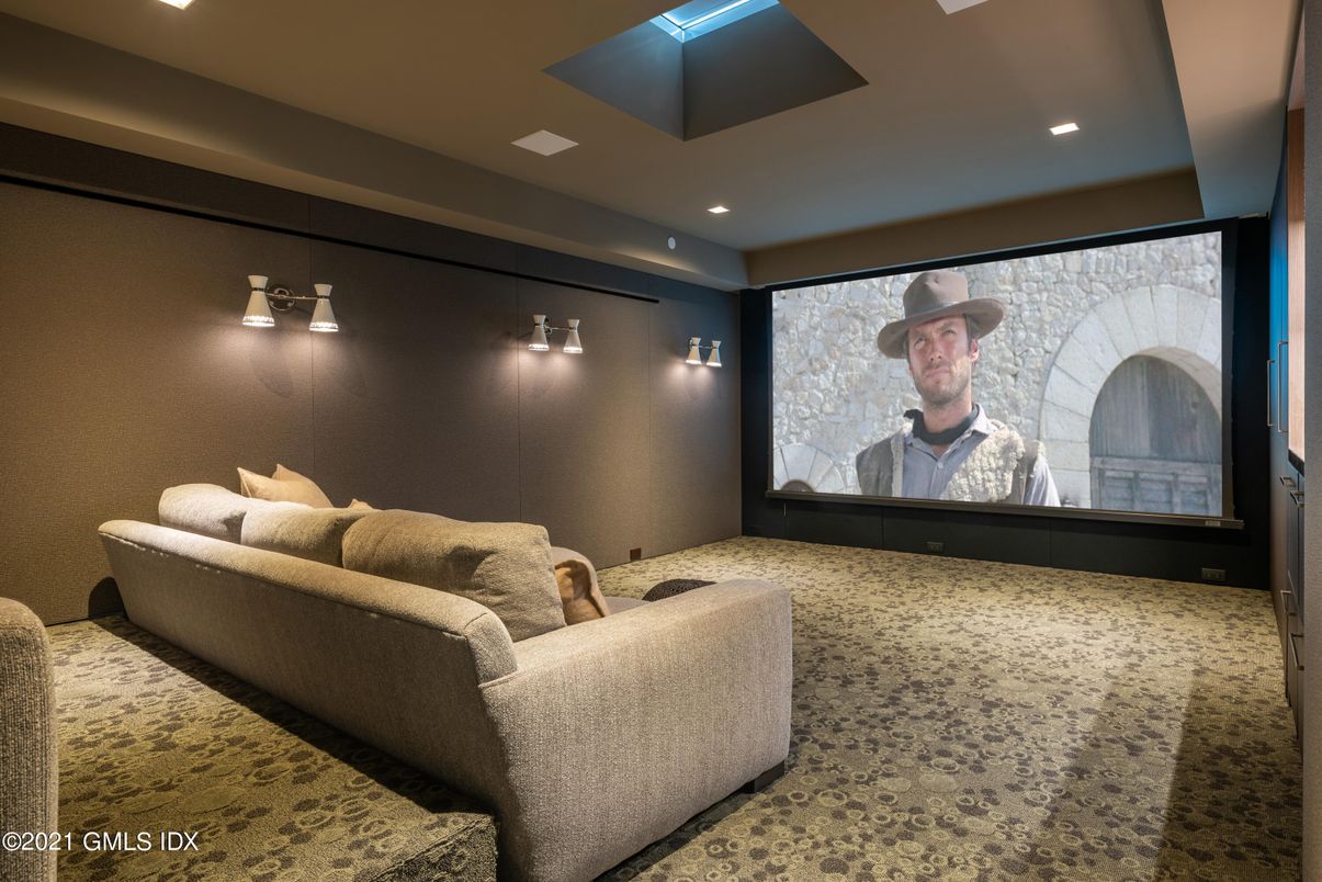 Interior, Projection Screen, Recessed Lighting, Theatre Room