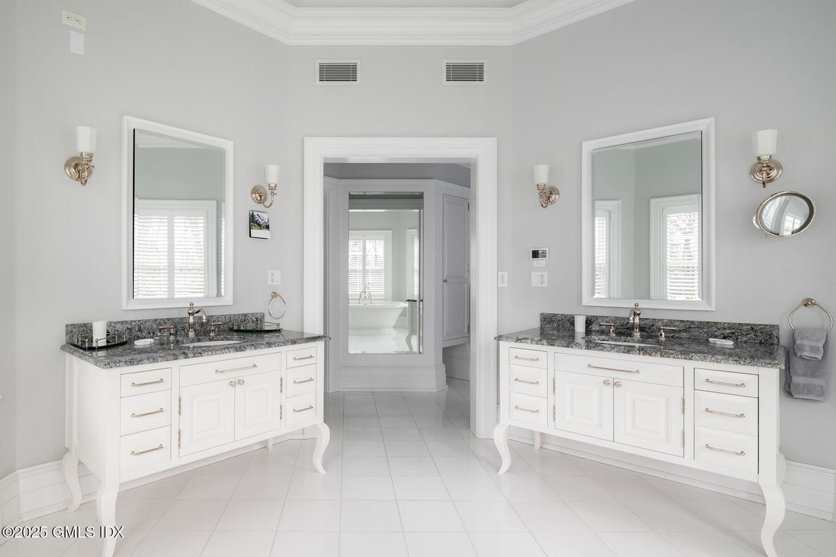 Bathroom, Dual Sink Vanities, Interior