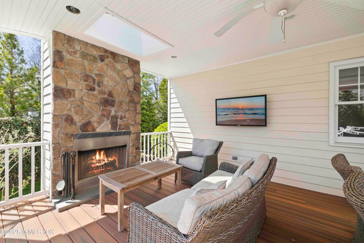 Exterior, Fireplace