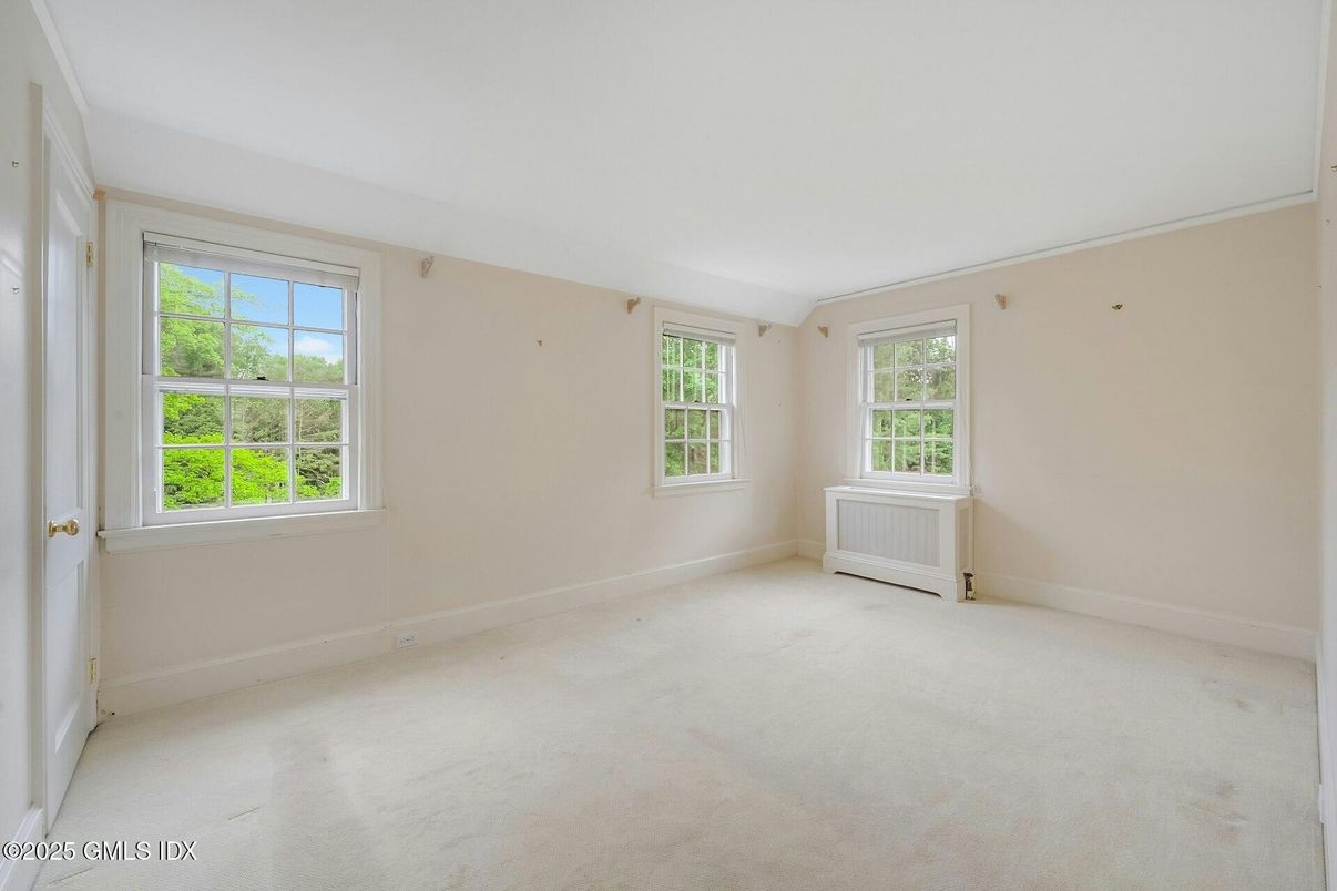 Empty room, Interior