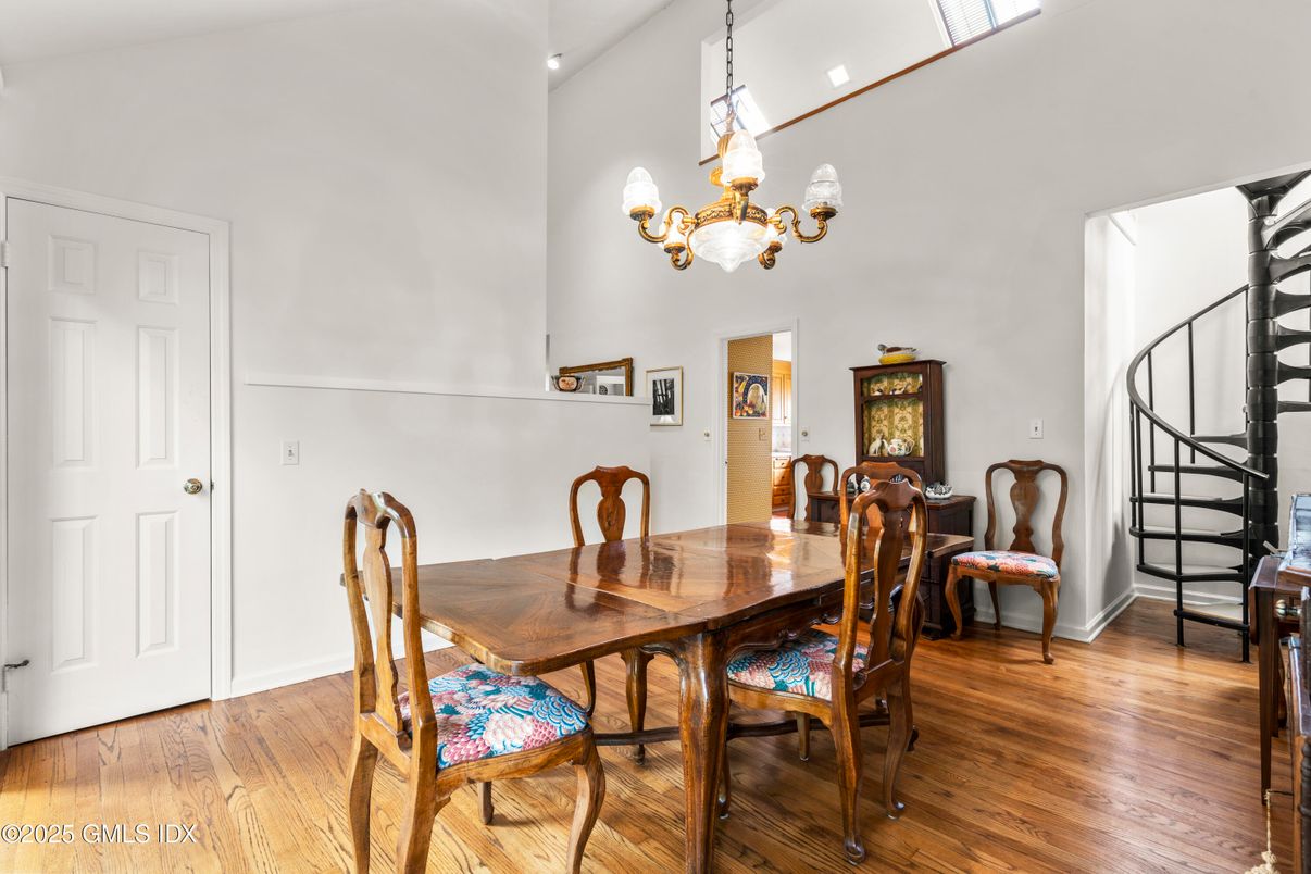 Chandelier, Dining room, Interior, Recessed Lighting, Wood Texture Flooring