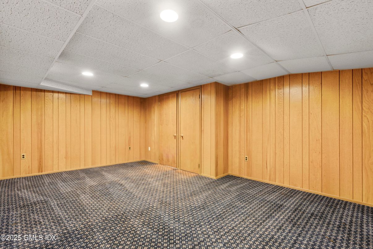 Empty room, Interior, Recessed Lighting, Wooden Walls