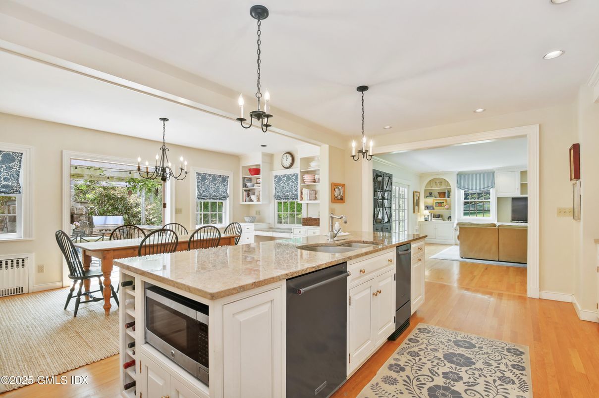Chandelier, Dining room, Interior, Kitchen, Pendant Lights, Recessed Lighting, Wood Texture Flooring