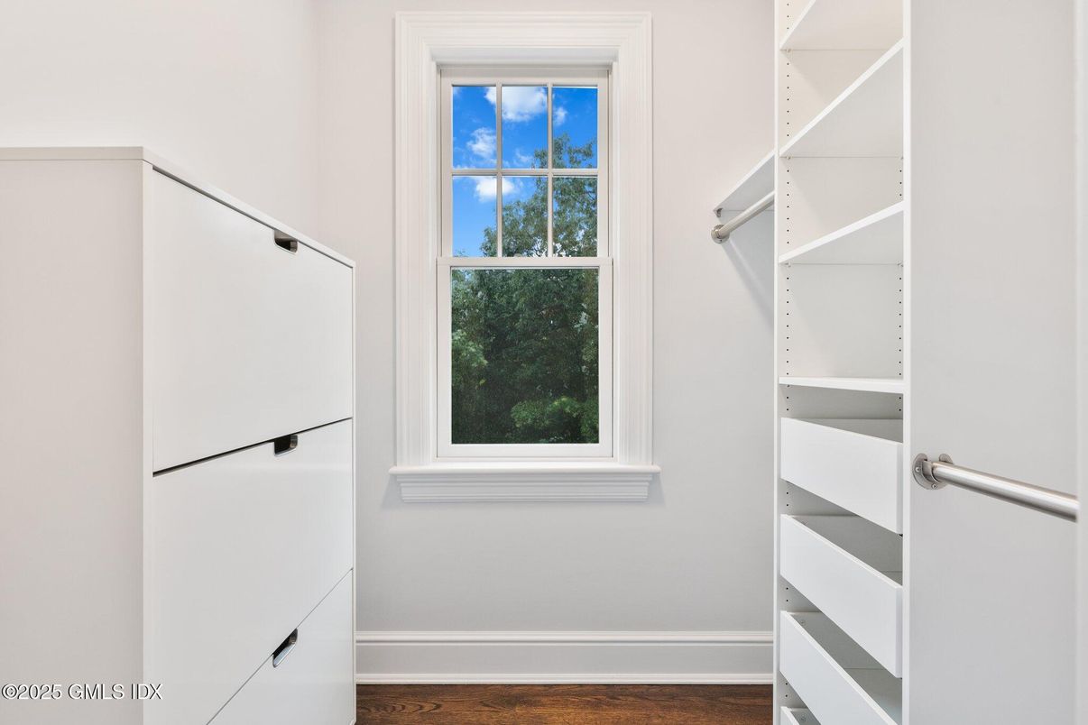 Interior, Walk-in Closets, Wood Texture Flooring