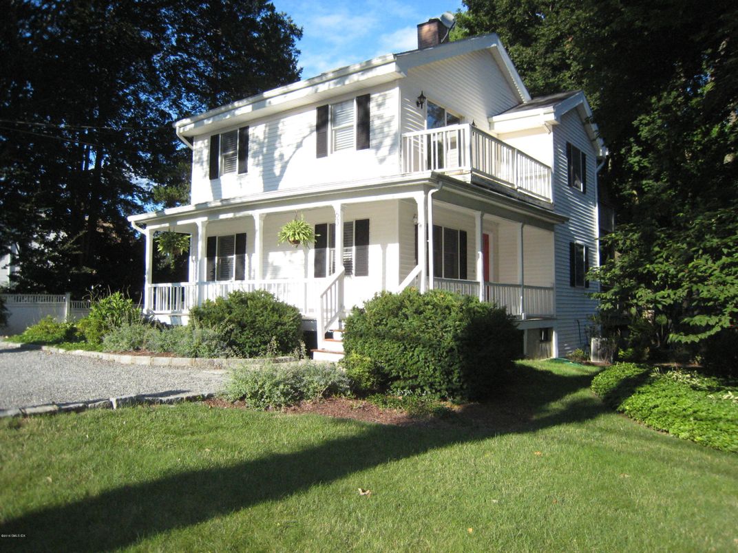 Exterior, Facade, American Foursquare
