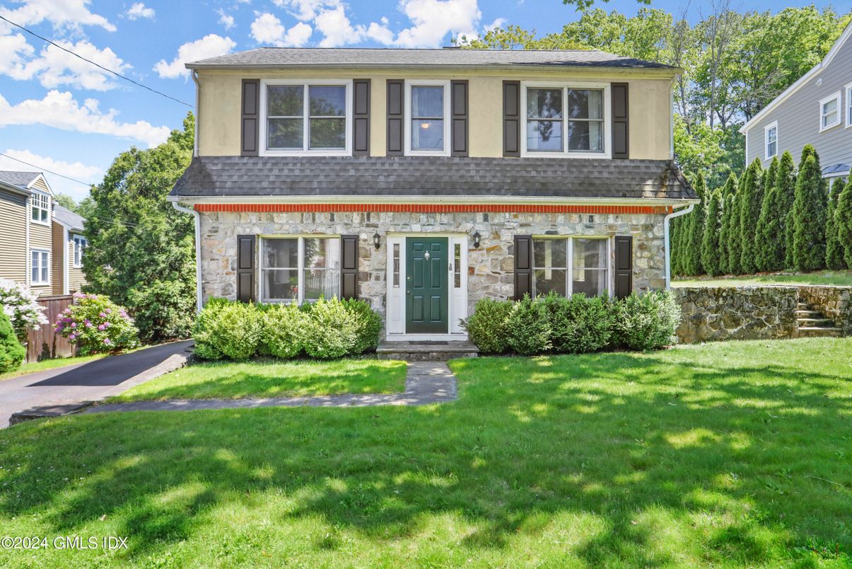 Exterior, Facade, American Foursquare