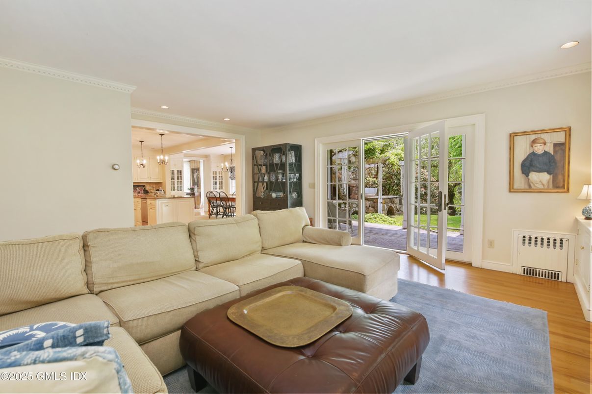 Interior, Living room, Pendant Lights, Recessed Lighting, Wood Texture Flooring