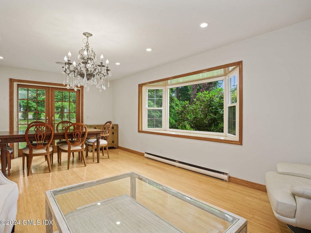 Chandelier, Dining room, Interior, Recessed Lighting, Wood Texture Flooring