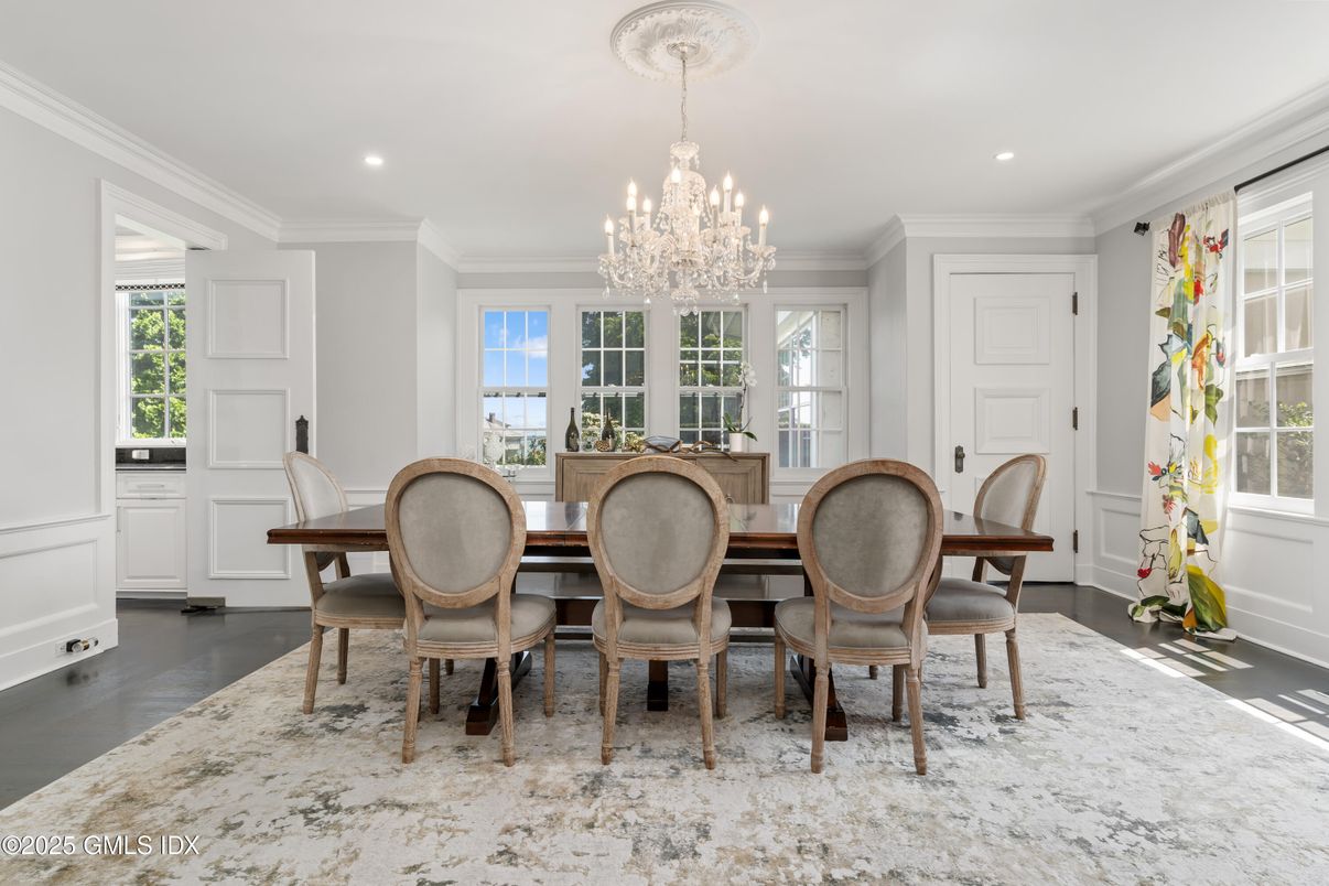 Chandelier, Dining room, Interior, Recessed Lighting, Wood Texture Flooring