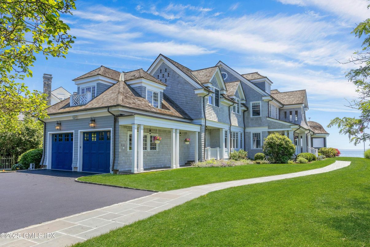 Attached, Exterior, Facade, Queen Anne Victorian