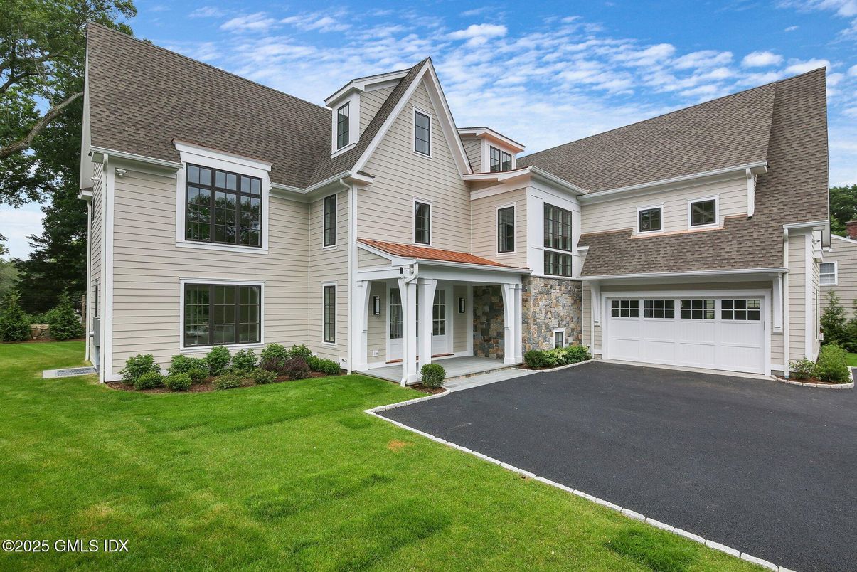 Attached, Exterior, Facade, Farmhouse