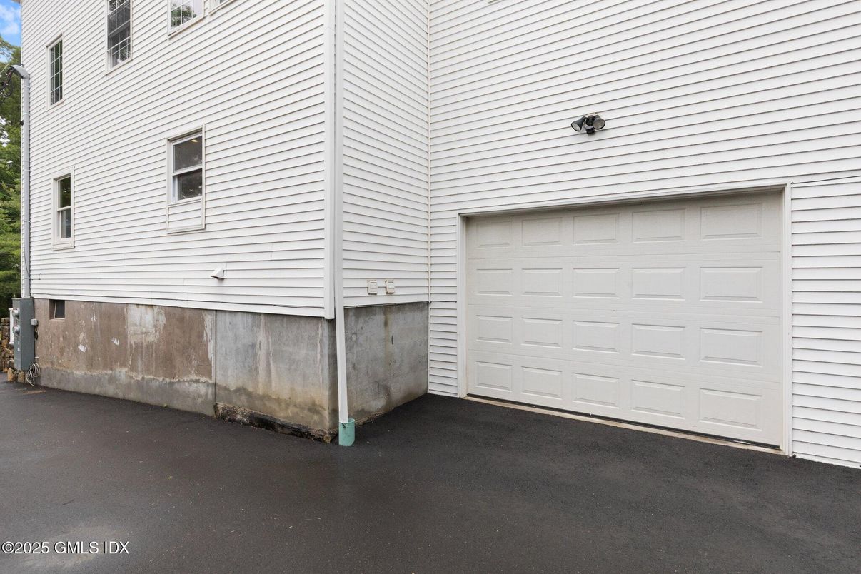 Detached Garage, Exterior