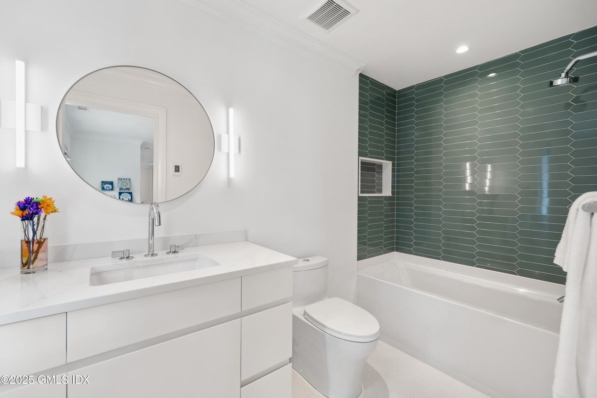 Bathroom, Interior, Recessed Lighting