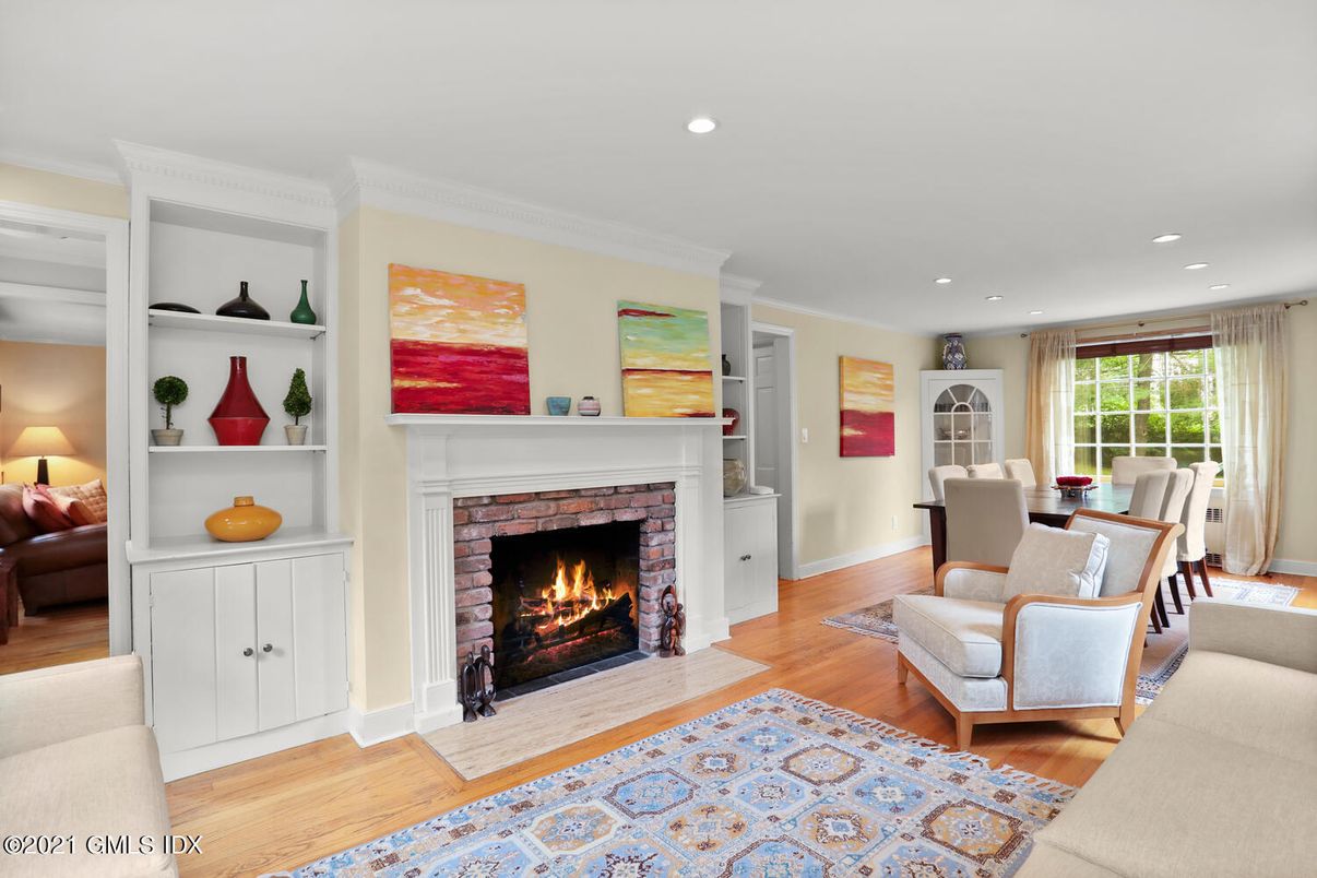 Dining room, Fireplace, Interior, Recessed Lighting, Wood Texture Flooring