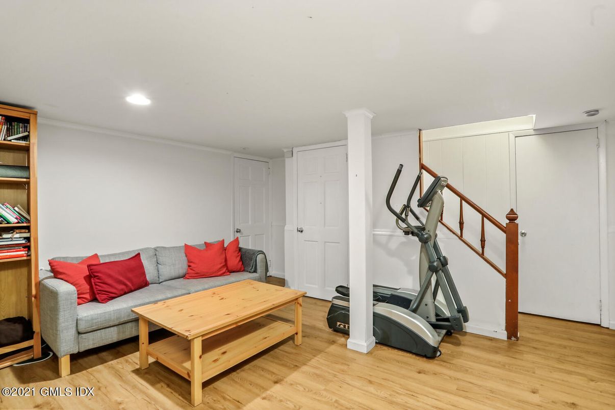 Fitness Equipment, Interior, Recessed Lighting, Wood Texture Flooring
