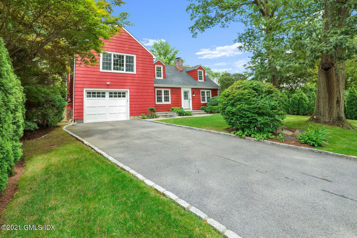 Attached, Exterior, Facade, Cape Cod