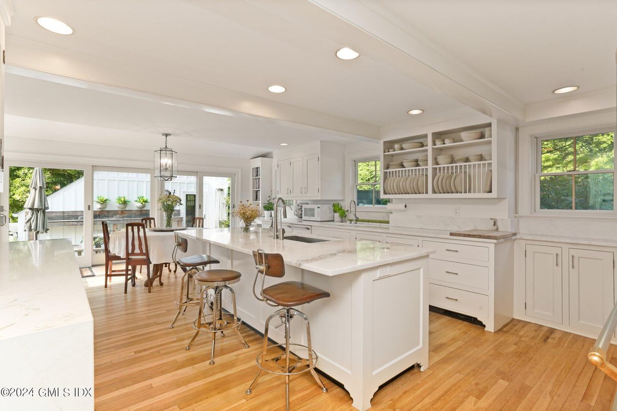 Dining room, Interior, Kitchen, Pendant Lights, Recessed Lighting, Wood Texture Flooring
