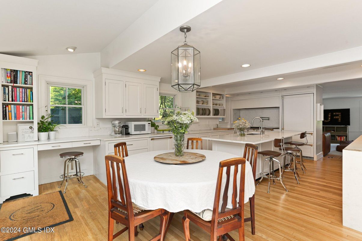 Dining room, Interior, Kitchen, Pendant Lights, Recessed Lighting, Wood Texture Flooring