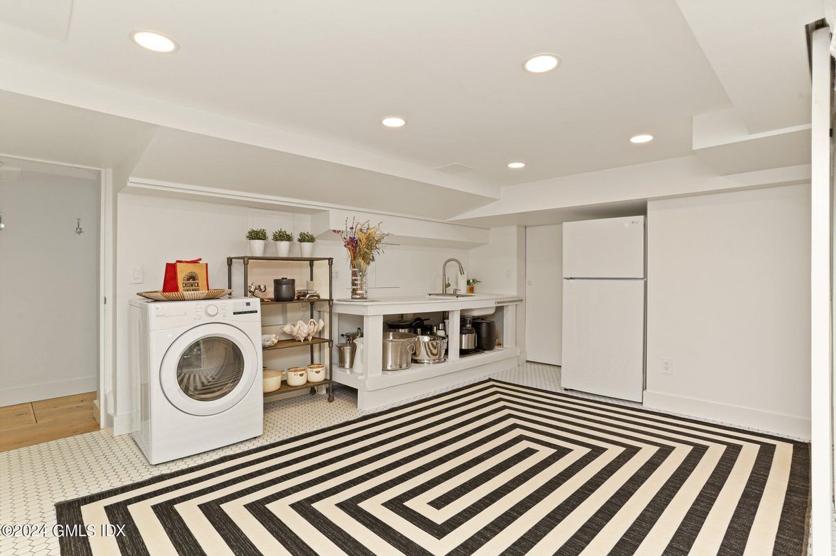 Interior, Recessed Lighting, Utility Closets, Washer