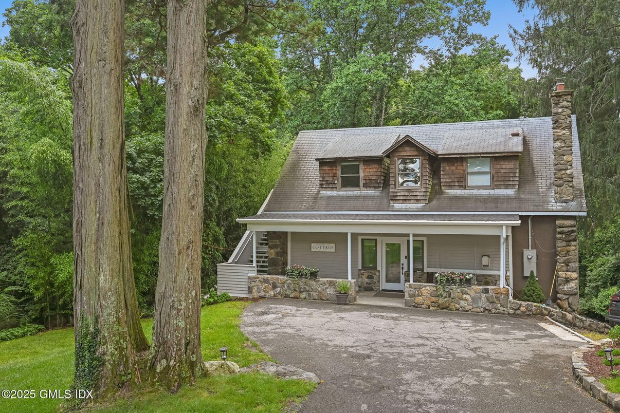 Exterior, Facade, Cape Cod