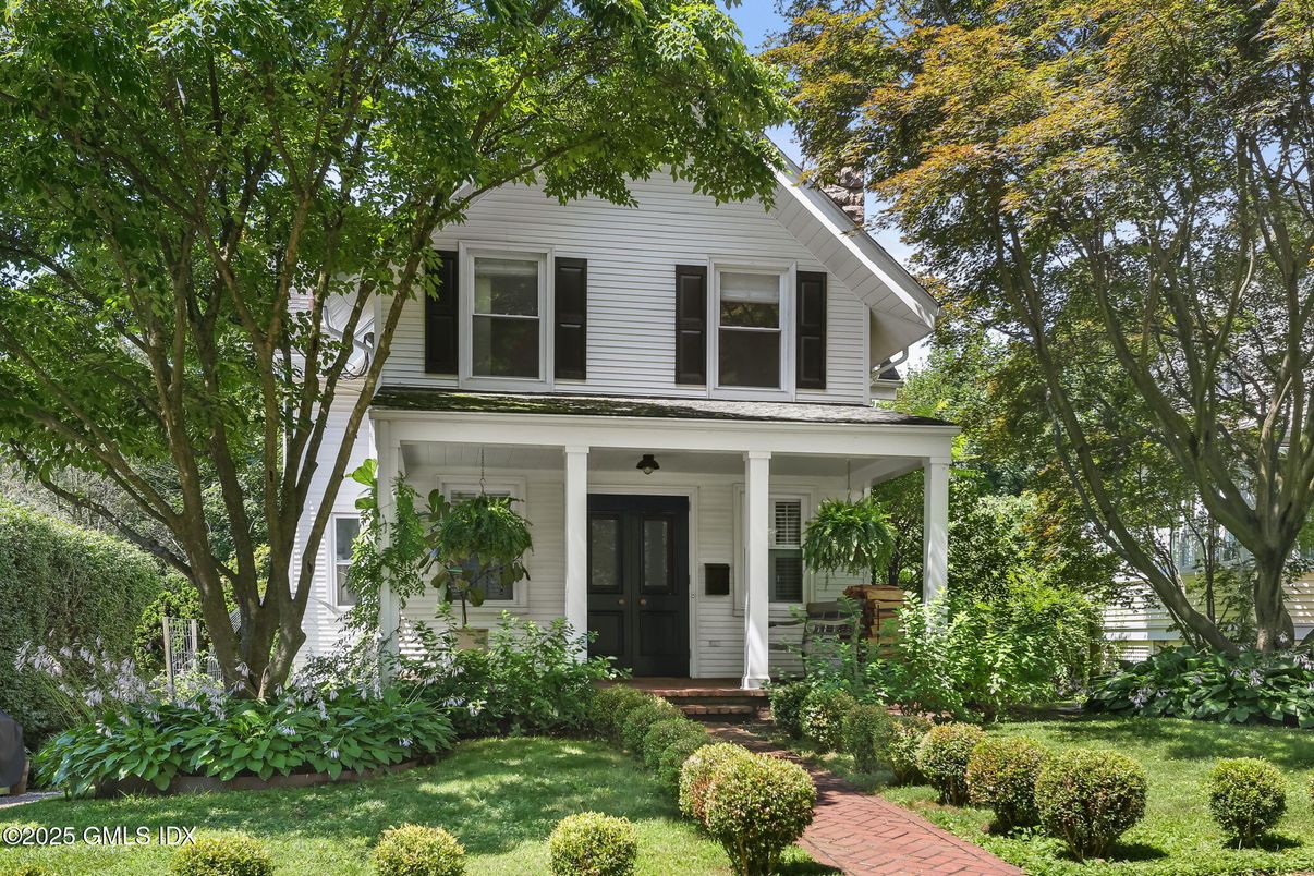 Exterior, Facade, Queen Anne Victorian