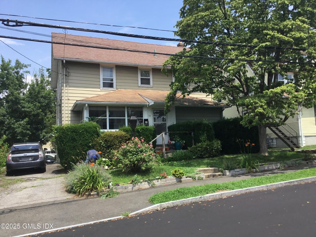 Exterior, Facade, American Foursquare