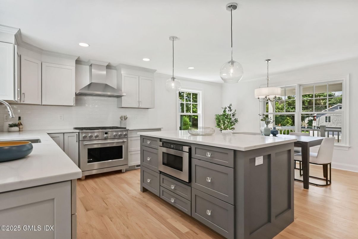 Dining room, Interior, Kitchen, Pendant Lights, Recessed Lighting, Stainless Steel Appliances, Wood Texture Flooring
