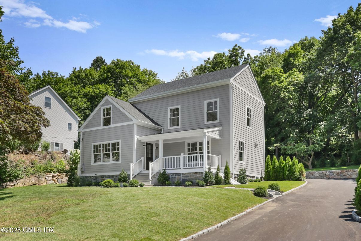 Exterior, Facade, Farmhouse