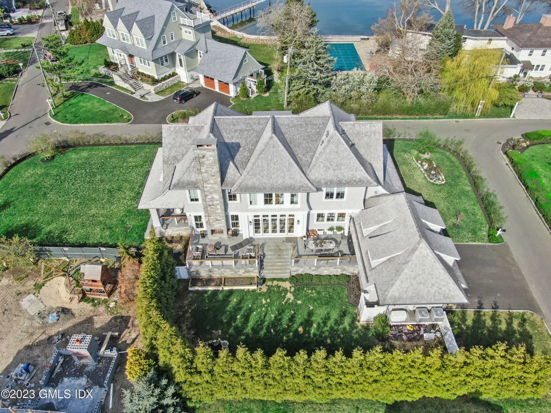 Exterior, Drone