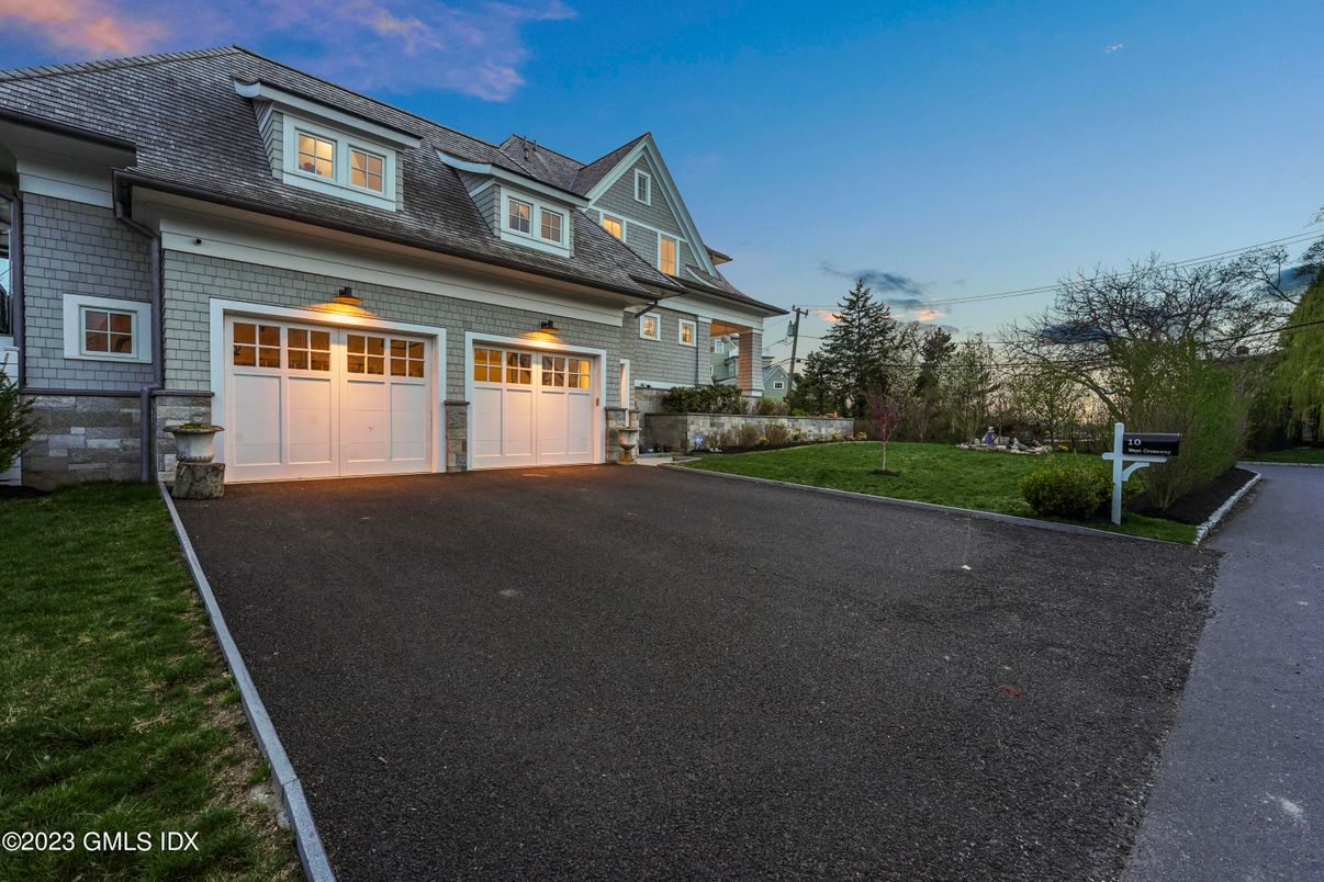 Attached, Exterior, Facade, Cape Cod