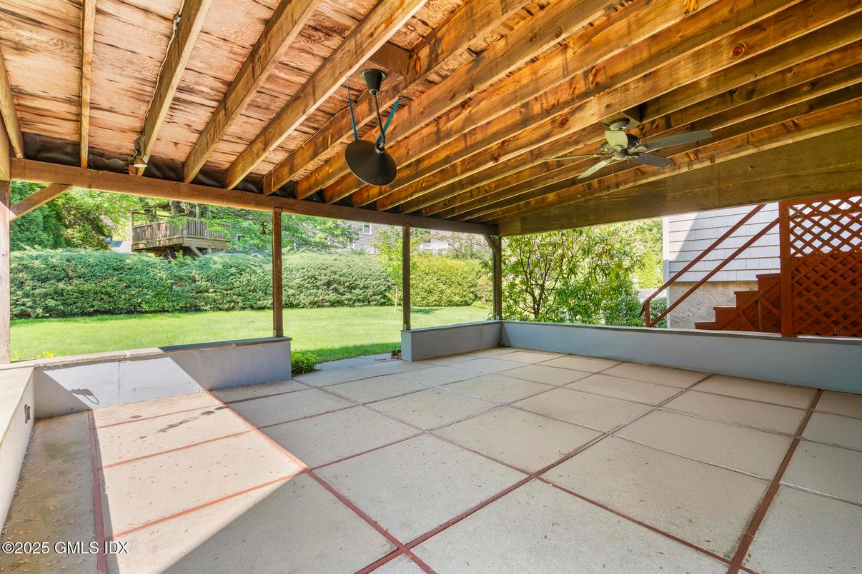Exterior, Wooden Beams