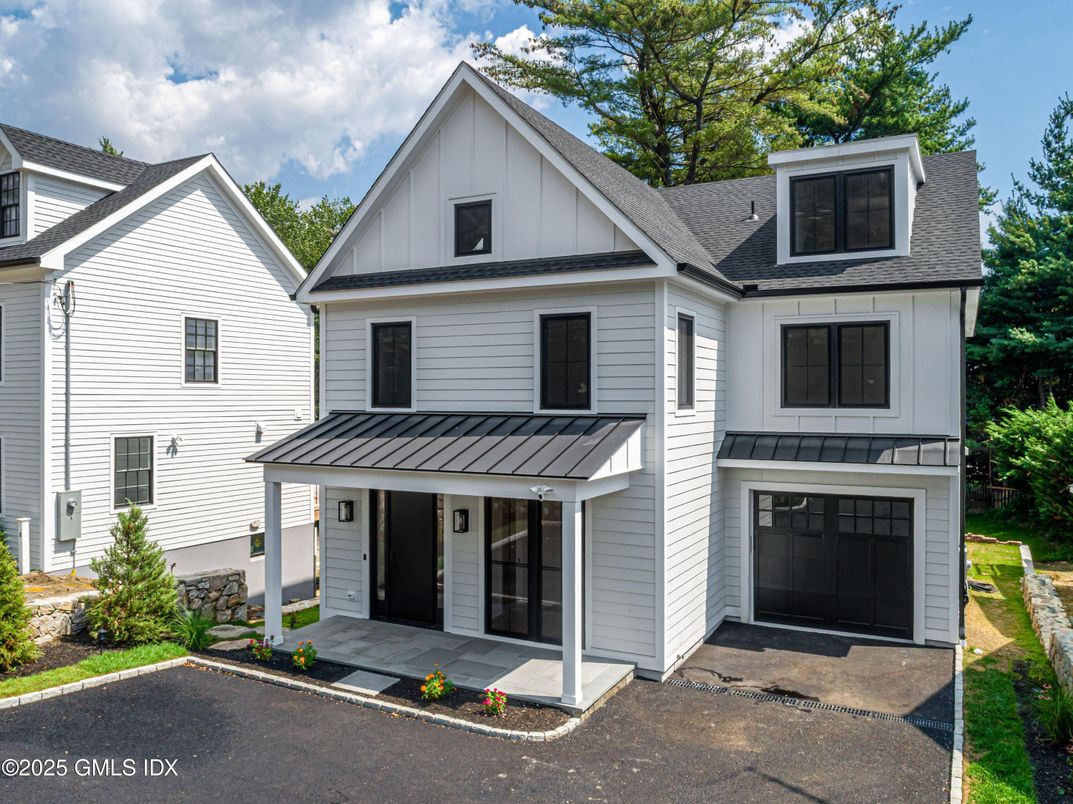 Attached, Exterior, Facade, Farmhouse