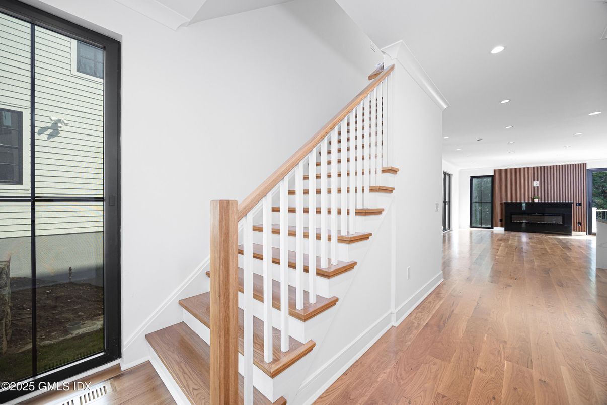 Interior, Recessed Lighting, Wood Texture Flooring