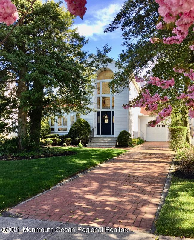 Exterior, Facade, None