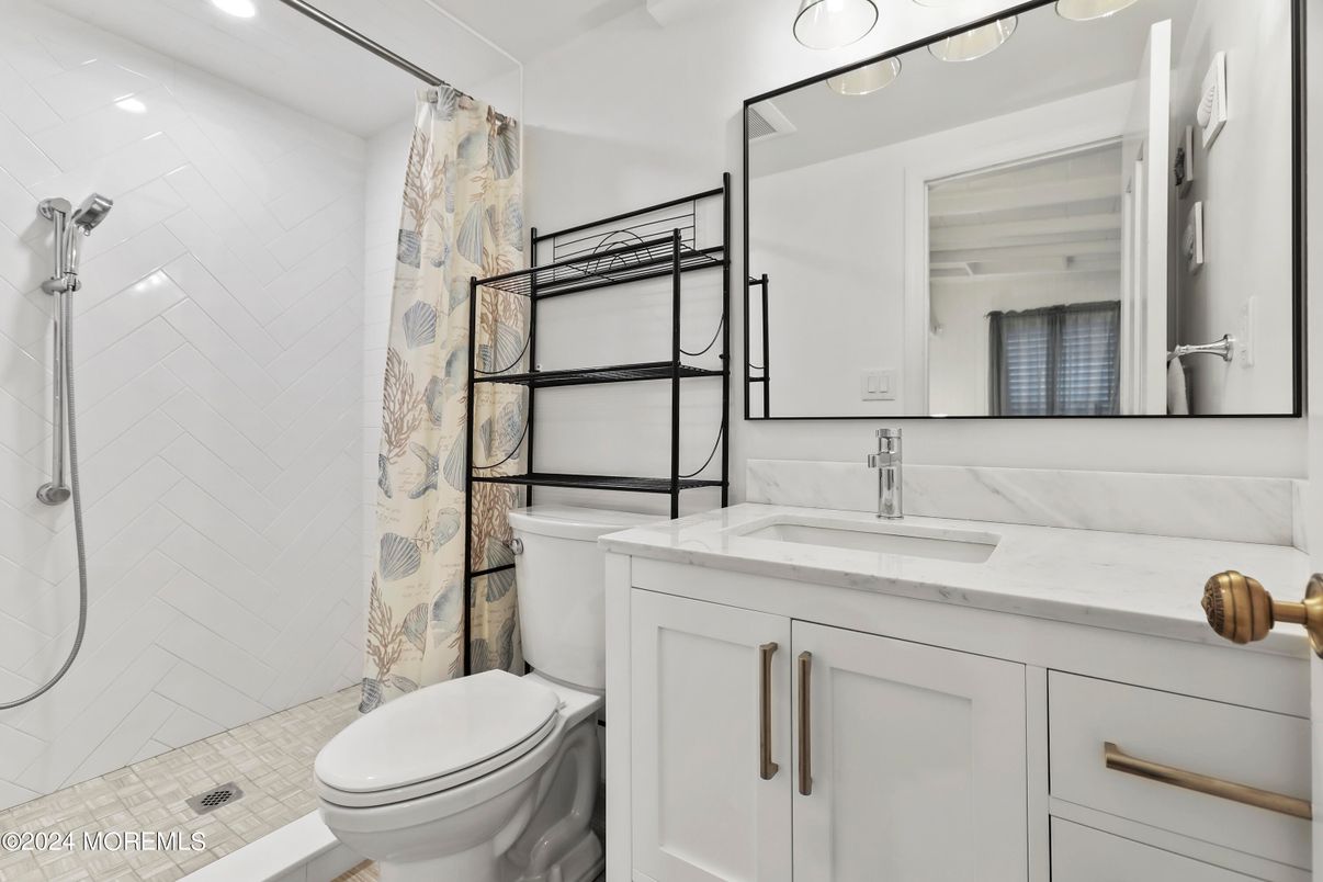 Bathroom, Interior, Recessed Lighting