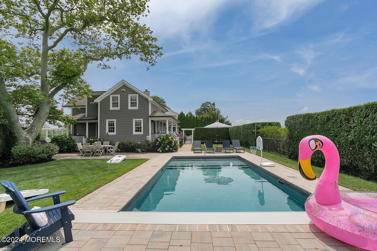 Exterior, Pool